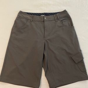Men’s Lululemon gray cargo hiking shorts